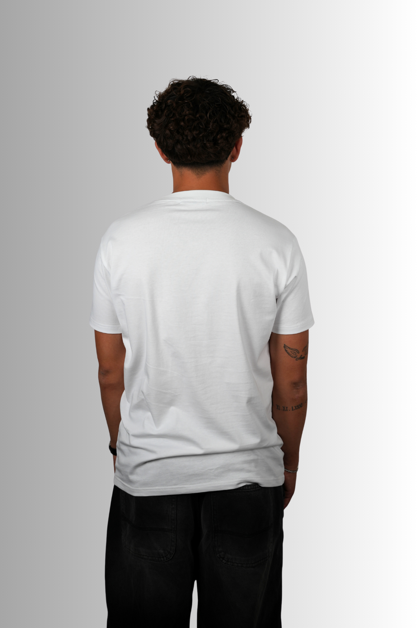 THE W* - Classic Fit T-Shirt